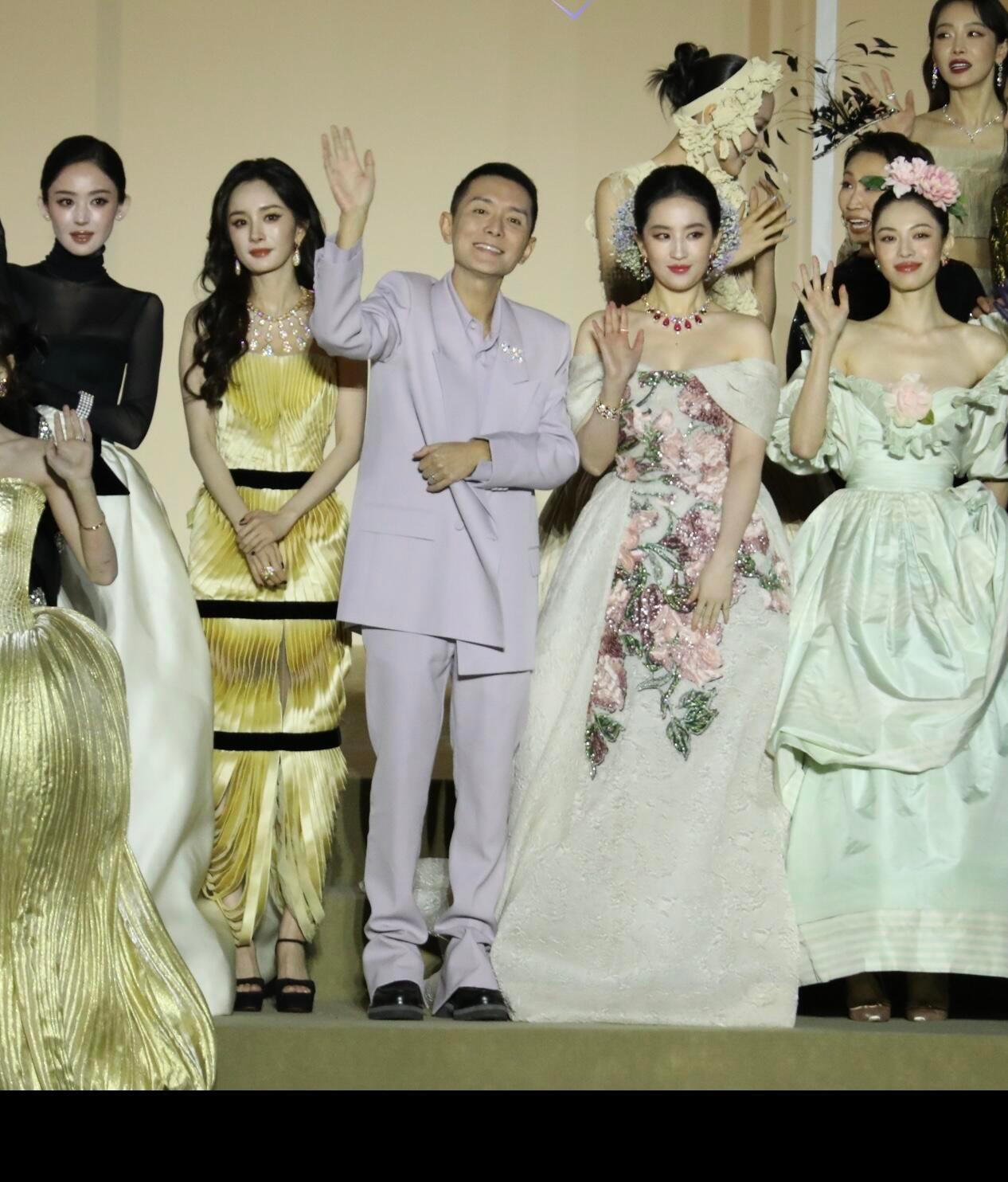 VOGUE内娱售后群像Vogue大合影，群像的魅力具象化！大家站在一起，衣香鬓影