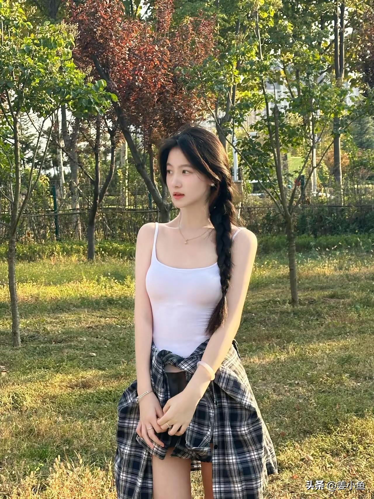 我会对自己说：“风雨自己挡，阳光自己晒，平安健康就是最大的福气。”生活里，我们常