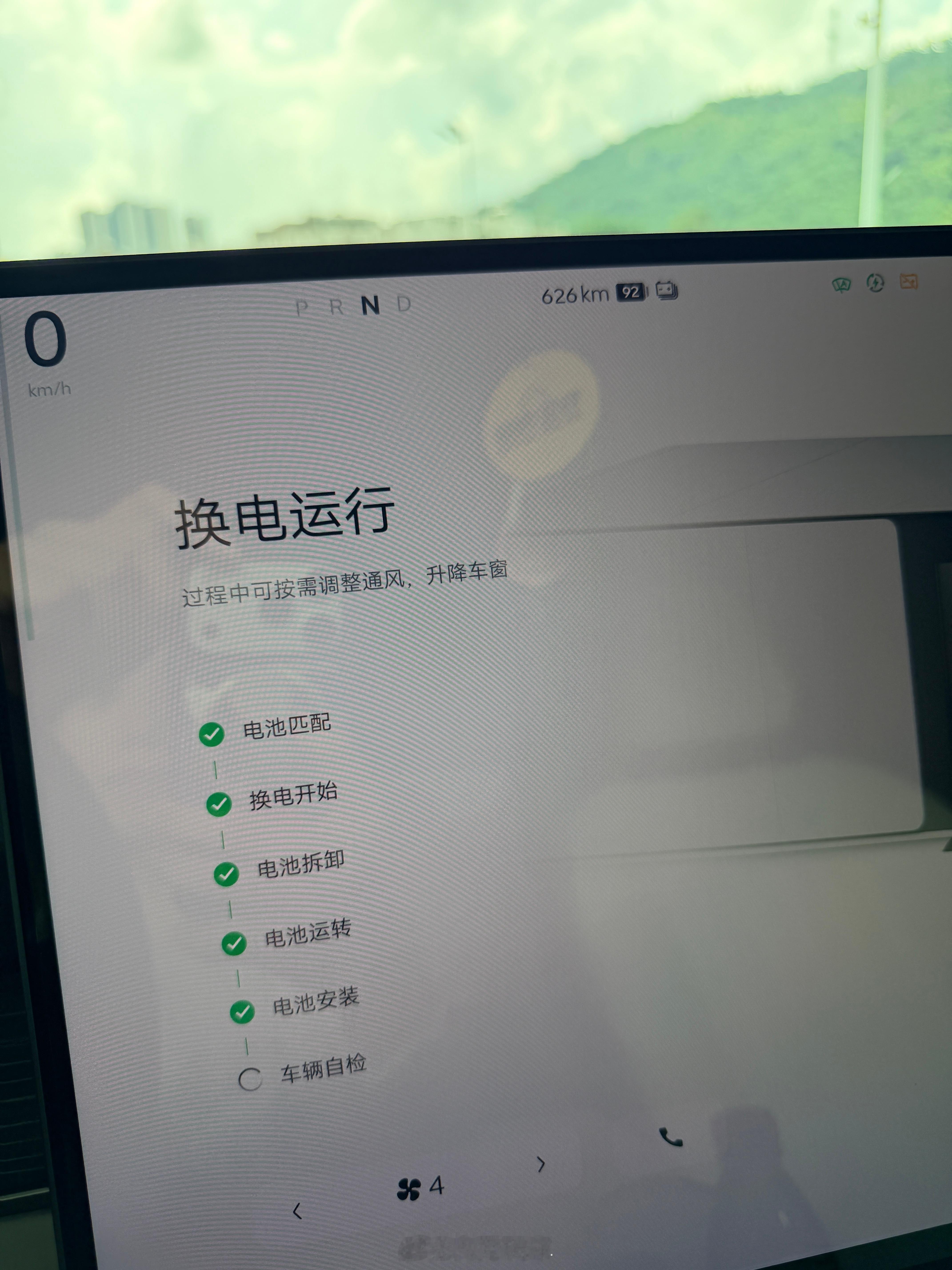 粤车南下[doge][doge]  今天接到人了，可是入境口走错了，又绕了一圈[