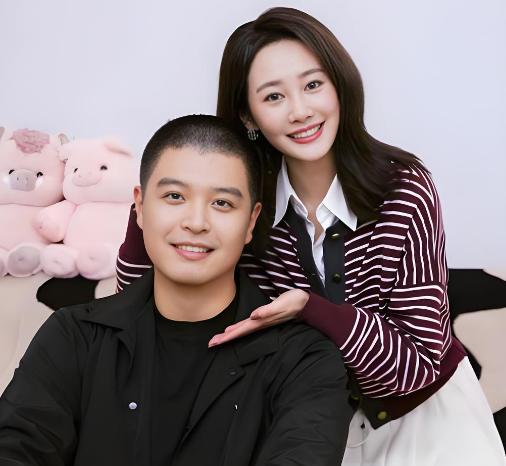 咱就说，一个男人能不能变好，真得看他身边站着谁。
马頔以前啥形象？《南山南》火的