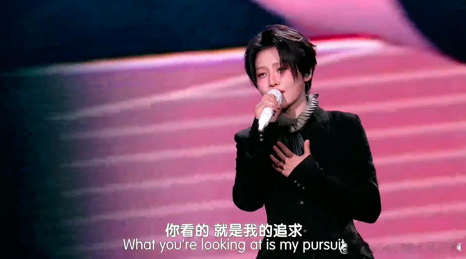 刘雨昕压轴  刘雨昕 带来歌曲《忽然想起来》，我们因热爱相聚，与电影邂逅，银幕内