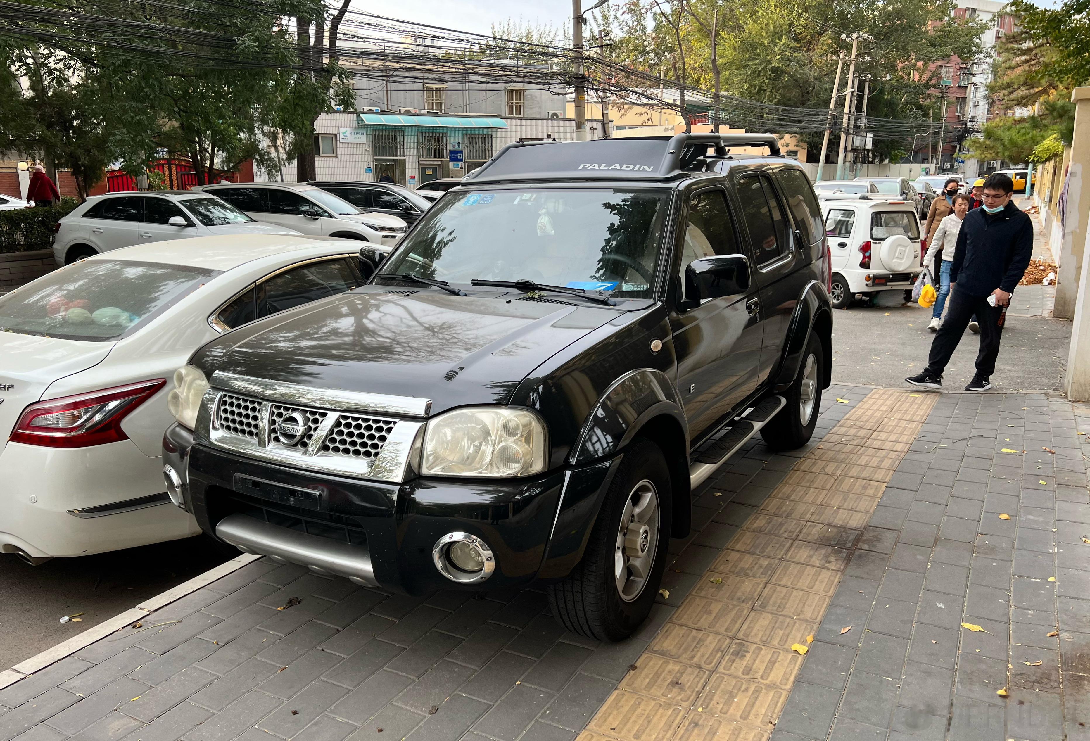 如今，外观规整的帕拉丁，在北京也要算稀罕物了——这辆是个后驱的，所以不具备越野能