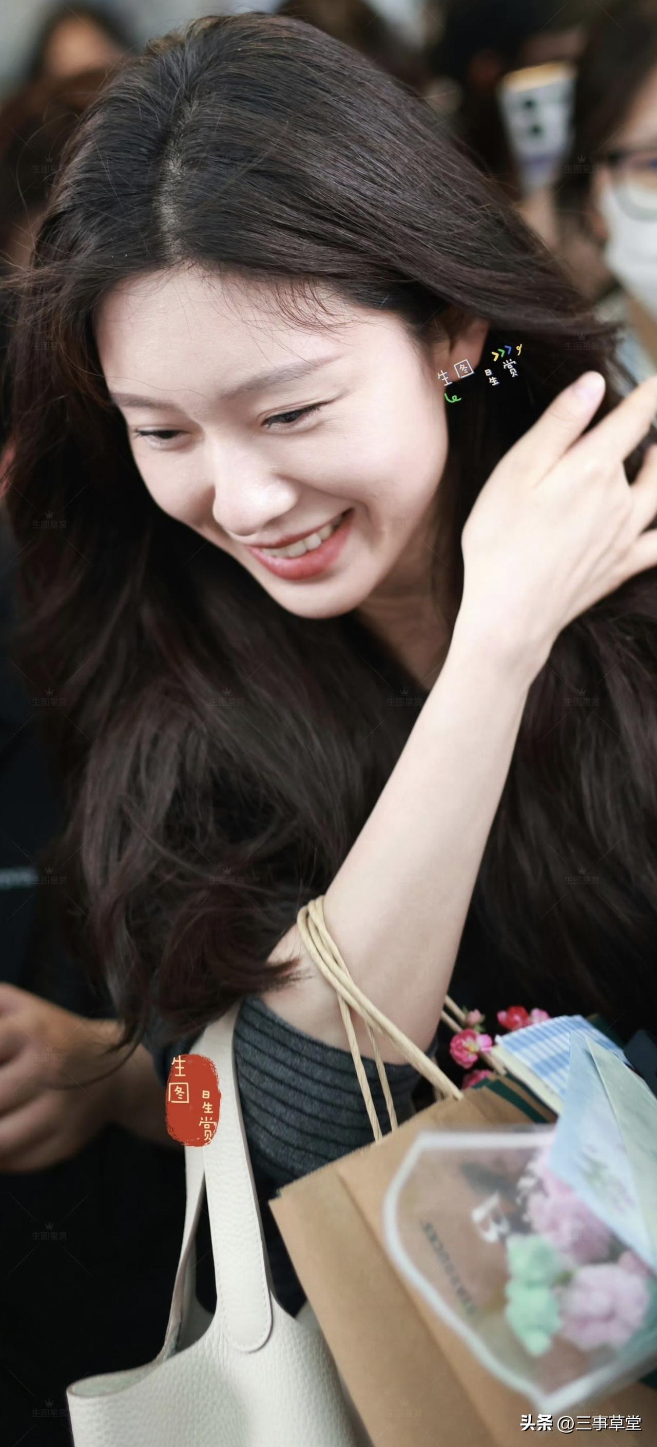 王子璇今日杭州到达
可爱一宝，人气好高