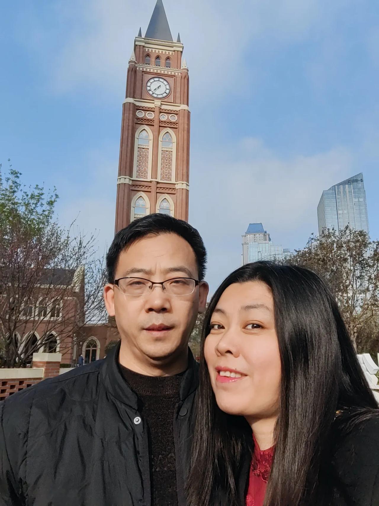 周末天气转暖，阳光普照，出来逛逛公园，心情很好！
