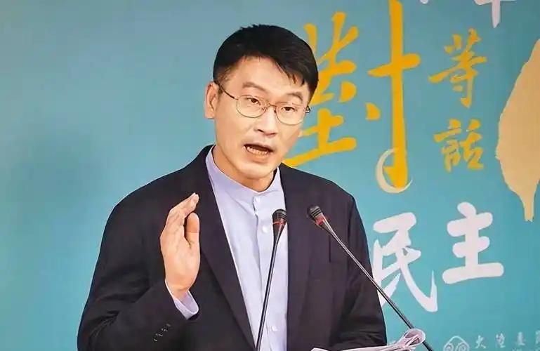 梁文杰一句话惹怒全台果农，95%民众要求辞职，郑丽文台东强势补刀！
      