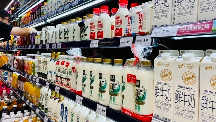 #常温牛奶打起价格战#  【牛奶价格内卷愈烈 ，巨头也无法幸免】#牛奶价格卷起来