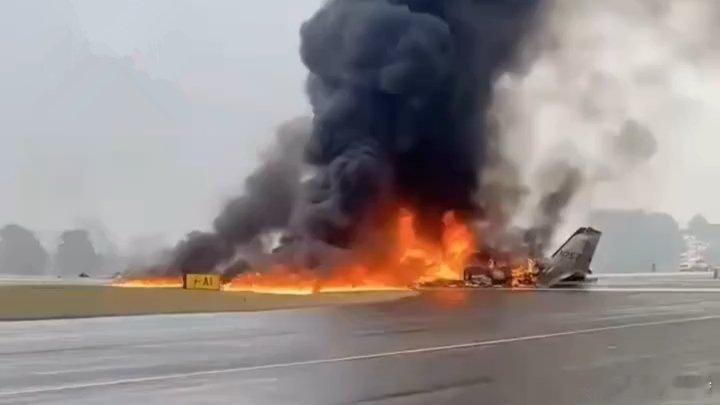 着陆失败了.机毁人亡啊......凤凰新闻【美国一小飞机坠毁致多人死亡，报道称知