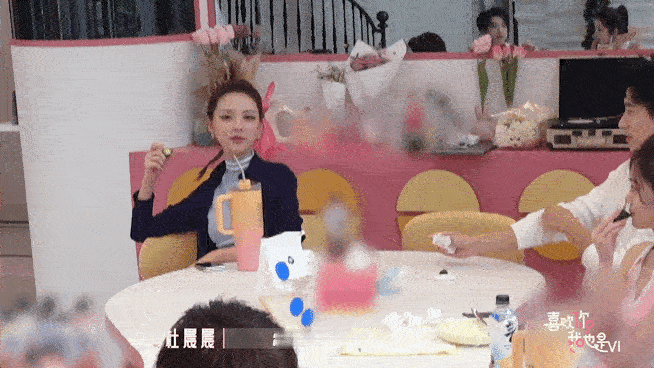 小朱看雷童追春子不作为但吃醋恋综何书桓刘亦菲互相挂脸这期拉扯感直接戳心！雷童贴心