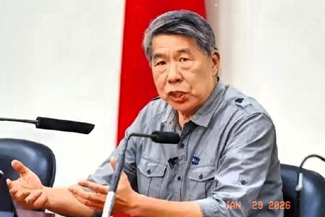 台海教授张亚中昨天29号对郑丽文提出了抗议！

他说：“作为国民党的主席，她说美