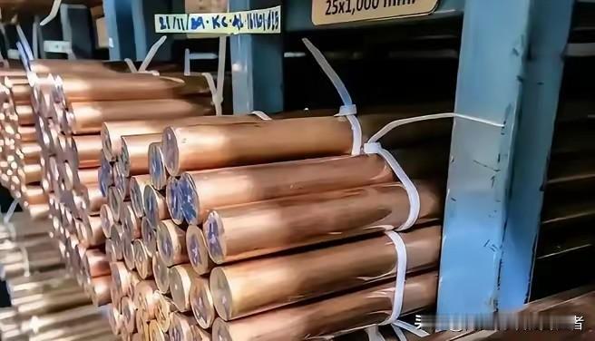 美国这次彻底蒙了，最近美国大量囤积了铜，把铜价炒上天去了，中国也不打算惯着美国，