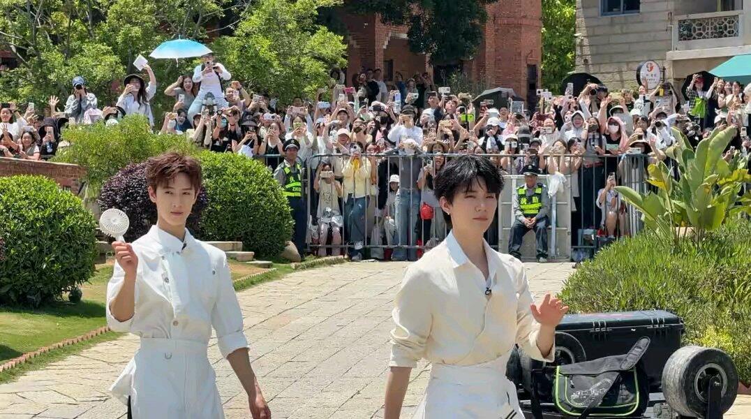 原来今天李昀锐和周翊然一起录制了奔跑吧，是说两家怎么了