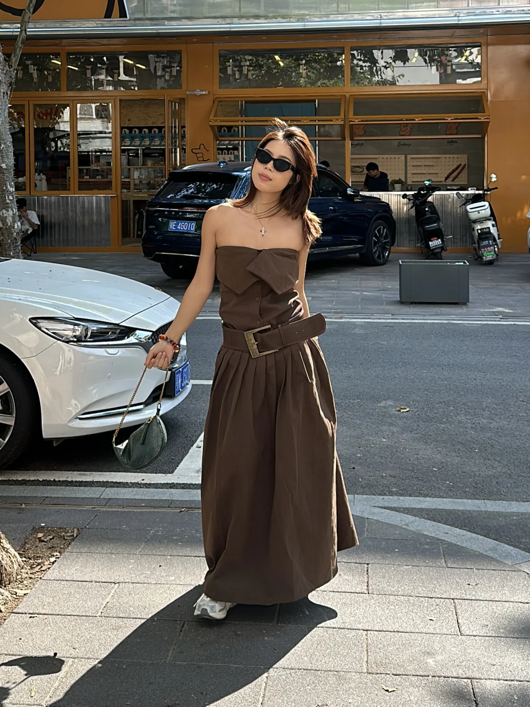 这是件非常强调我副乳的衣服 还是穿出门了