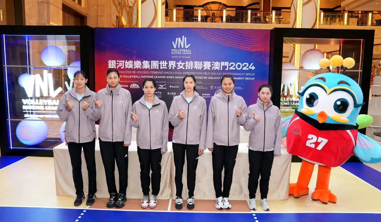  中国女排澳门签名会
今天正在澳门准备参加世界联赛的中国女排，有部分队员出席了签