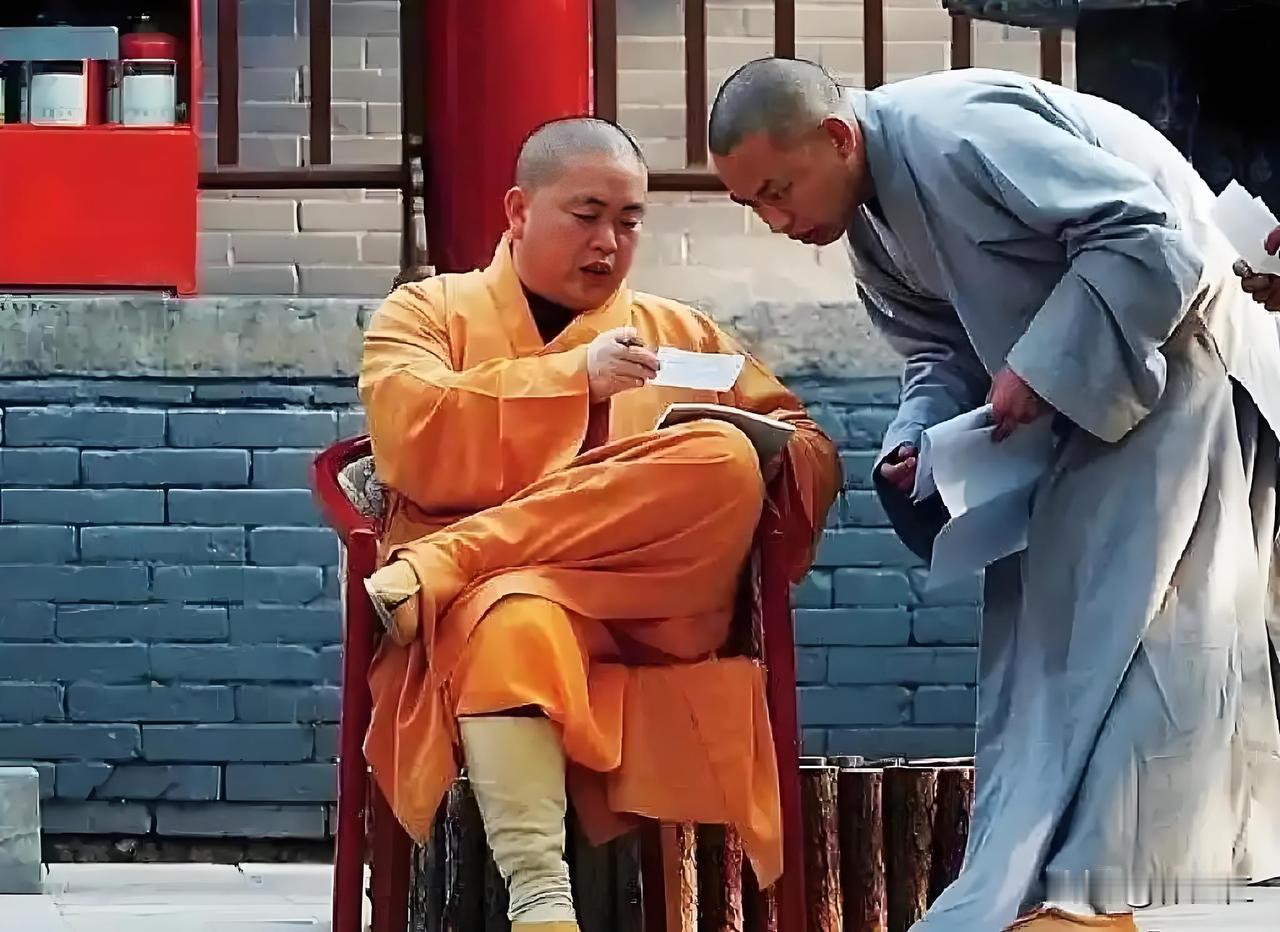 释永信，嵩山少林寺原住持，因涉嫌刑事犯罪、挪用资金等罪名被正式批准逮捕，引发广泛