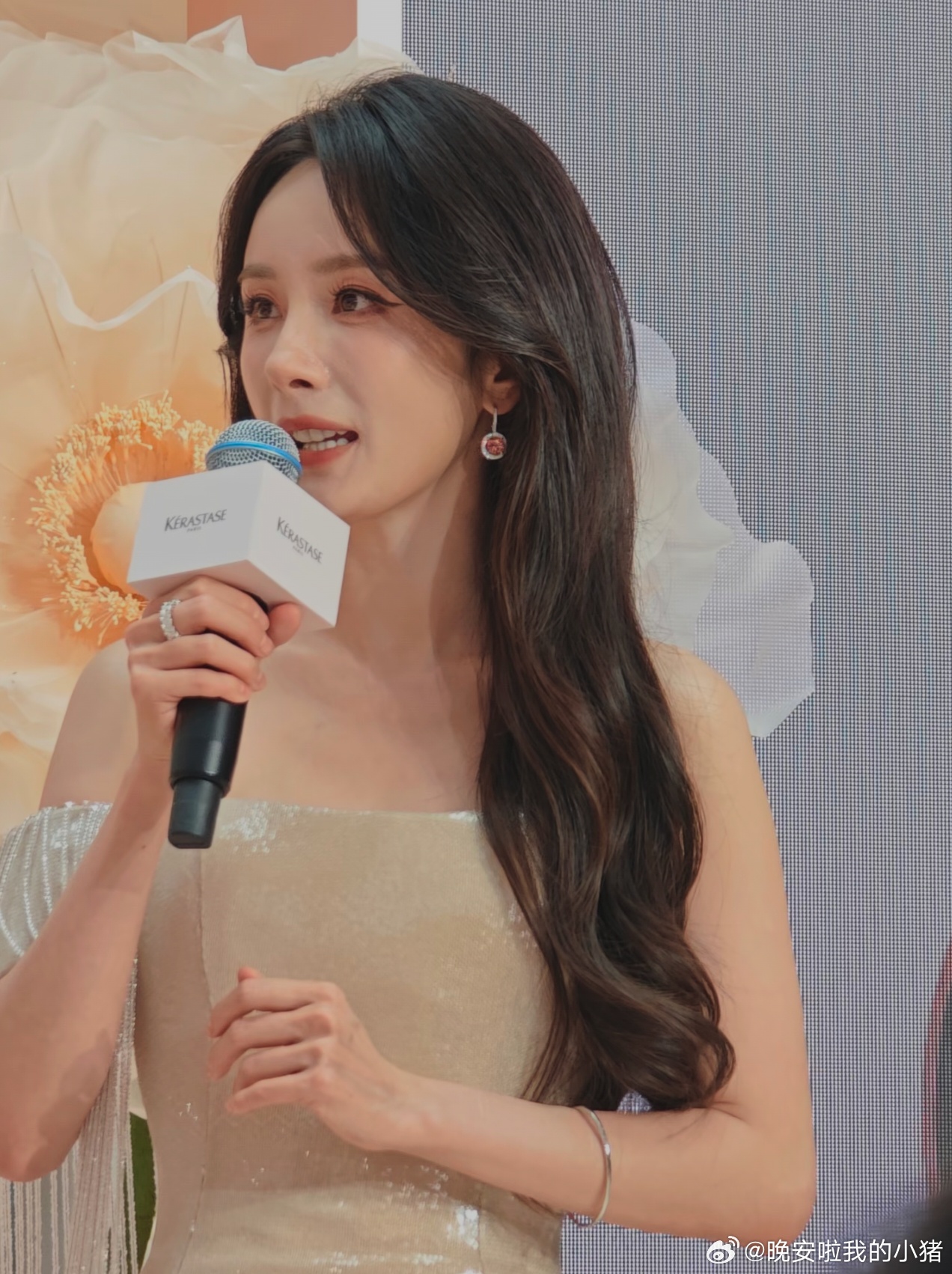 杨幂三亚线下活动生图状态 