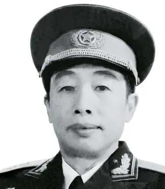 郭化若两次拒当蒋介石秘书，最终成为毛泽东最信任的第一位军事高级顾问
1948年初