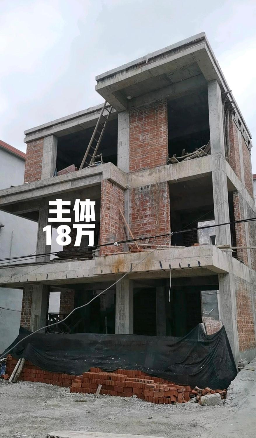 都说城里是房，农村才是家[发怒][发怒]
去年3月份，我也把家里的老屋给推了。那