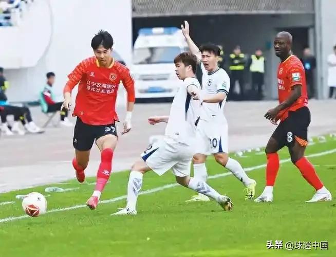 留洋英超不等于能踢英超！张家鸣的真实处境，很多人不懂
 
辽宁铁人青训小将张家鸣