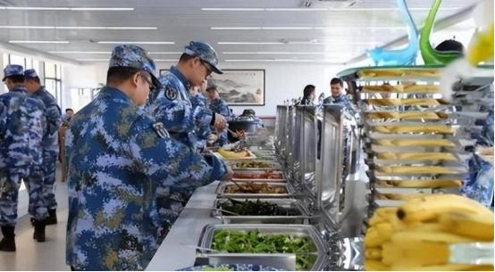 一天光猪肉就要干掉24头！山东舰这头“海上吞金兽”到底有多败家？算完伙食费再看油