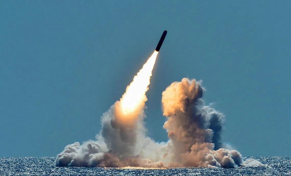 美国副国务卿迪南诺于 2 月 6 日在日内瓦正式呼吁中国加入美俄核裁军谈判，以填