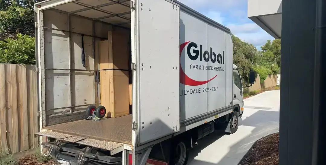 羊姥爷昨晚十一点跑去给外孙女装新床，折腾到凌晨才回家。

五岁的可宝硬撑着不睡，