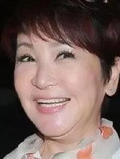 谁都知道狄波拉是谢霆锋的妈妈。谢贤的第4个老婆。他们两个一起生活了十多年，因为谢