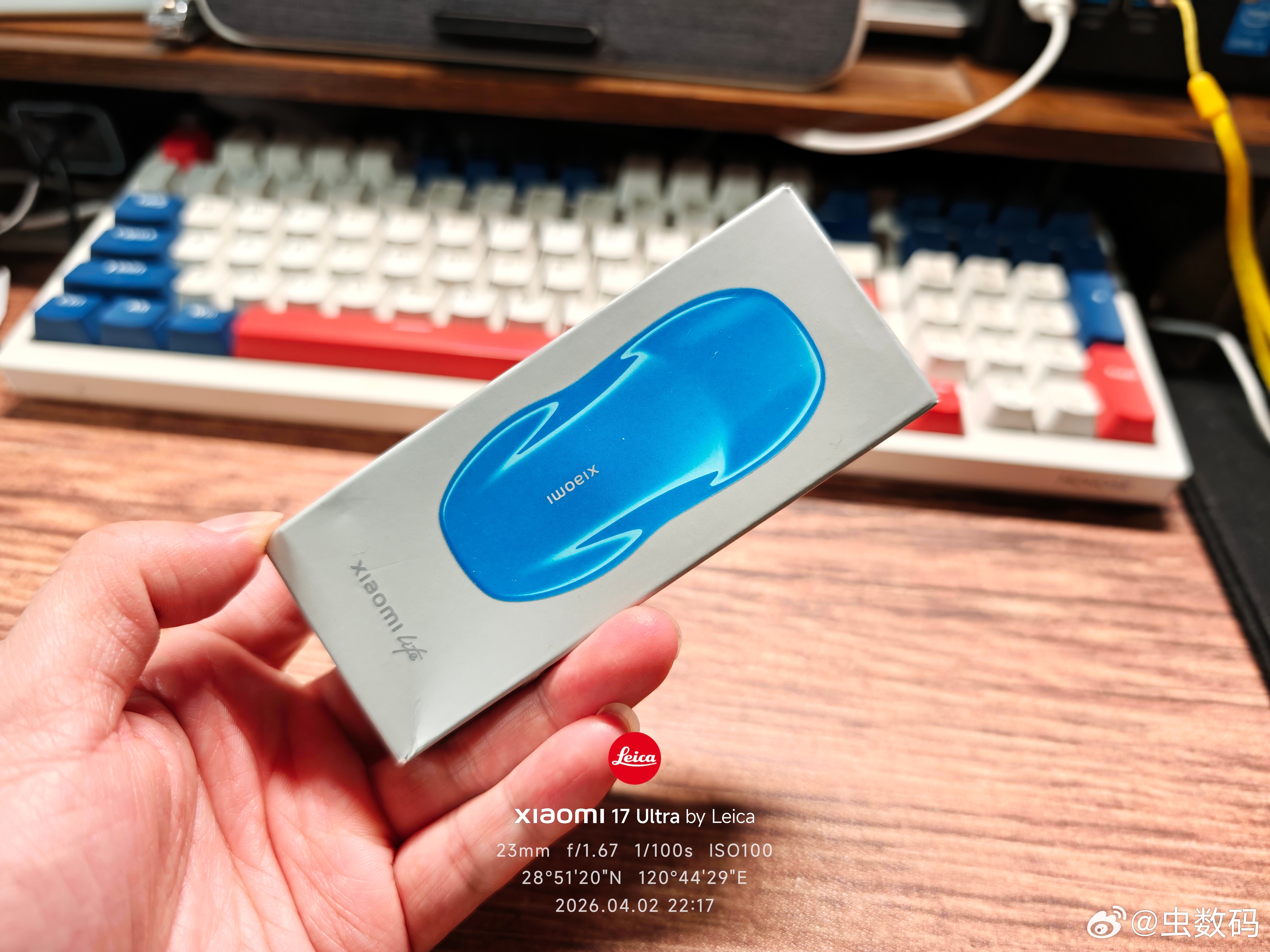 雷总，这是你送我的冰箱贴？我还以为是一个车钥匙。