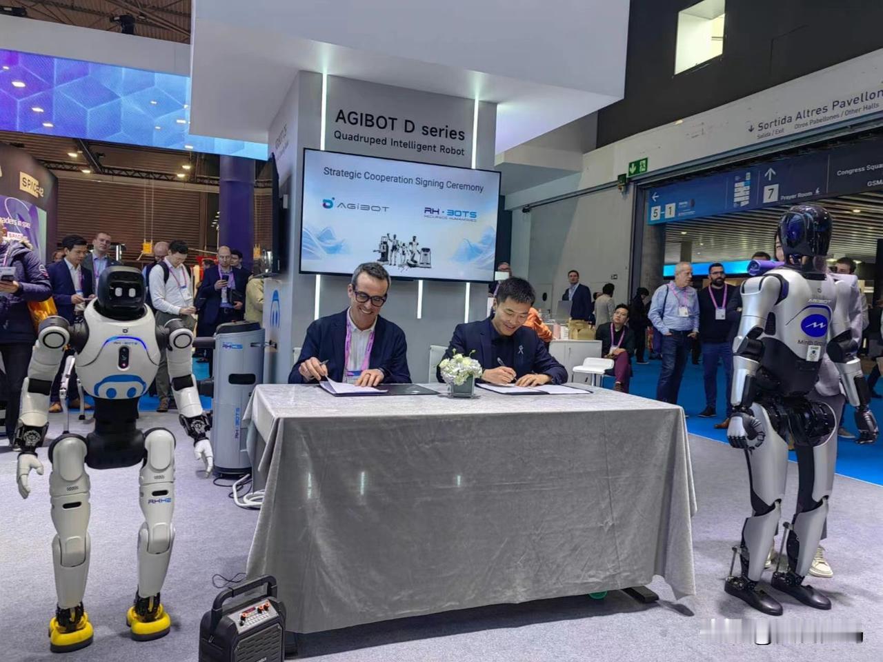 从马年春晚即可预见，机器人时代已经来临。近日 ，智元MWC2026上获GLOMO