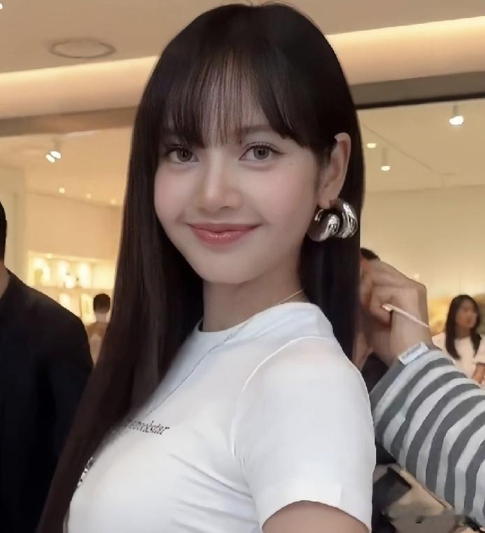 Lisa，这么快就有新恋情了？
 
7月10号，泰国女星Lisa引发热议，原因是