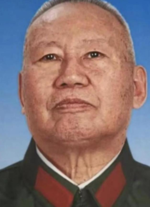 1978年，原空军副司令张积慧被撤职，被关了两年后，转业的他，到成都420厂当副