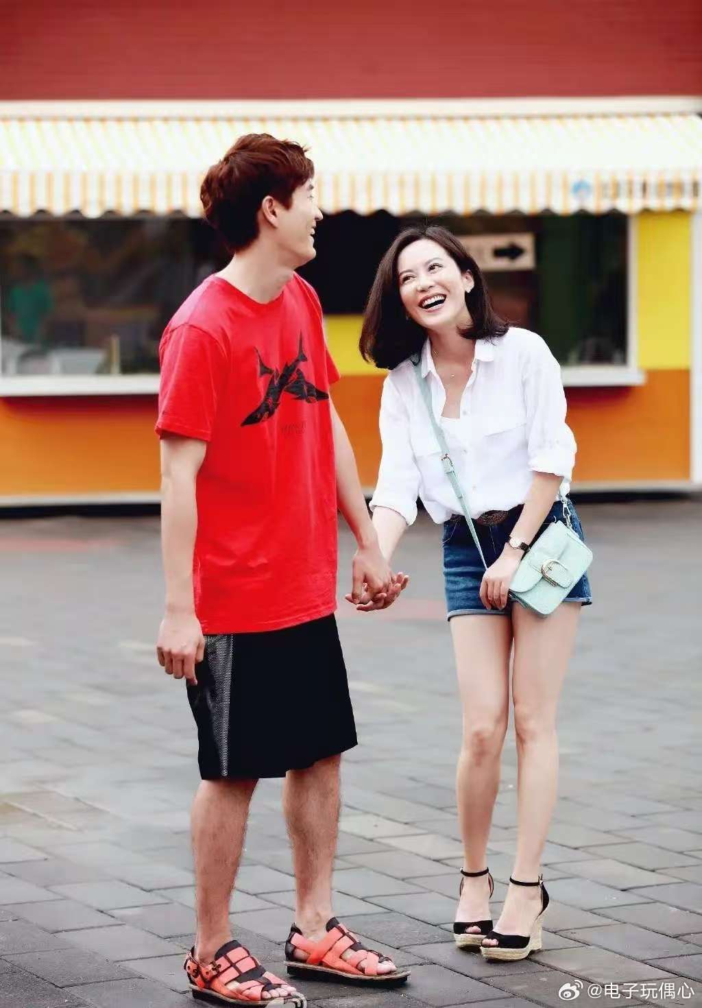 女演员是惊鸿仙子俞飞鸿，男演员又高又帅，就是不知道叫什么，你们有认识的吗？ 