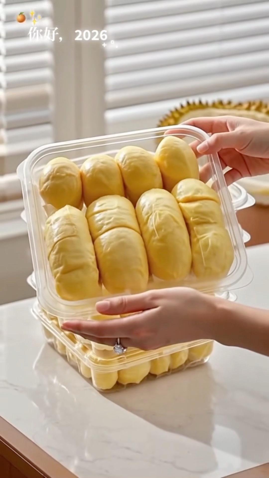 泰国金枕榴莲果肉，软糯香甜、绵密顺滑。口感软糯不粘腻，果肉像细腻的奶油...