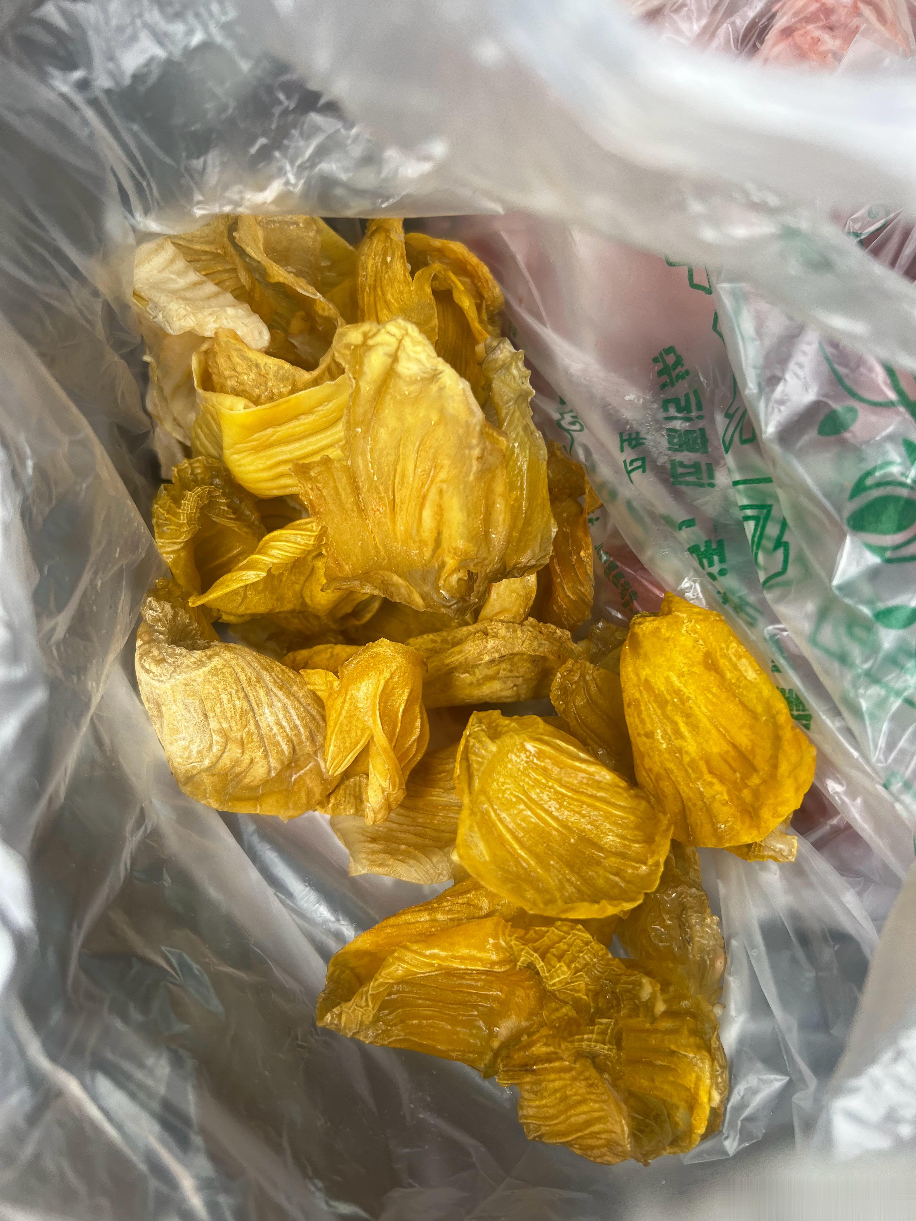 今天买兔肉才惊觉原来吃兔肉才是最贵的，以前一直以为牛肉最贵[苦涩]315的兔肉最