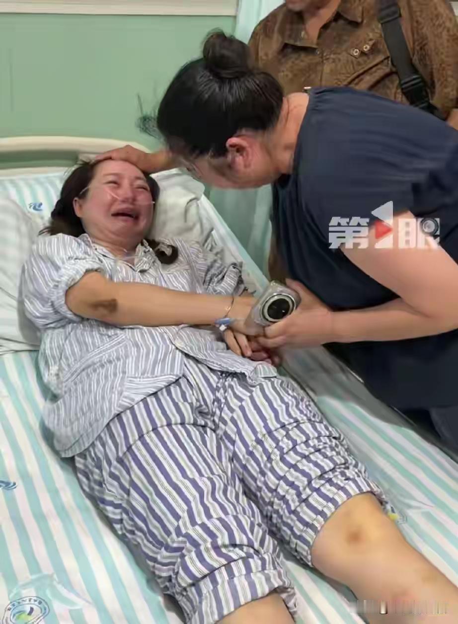 网格员彭迪被救！可惜同事龚宝东失联，是个00后小伙，她悲痛挂念
 
洪水褪去一片