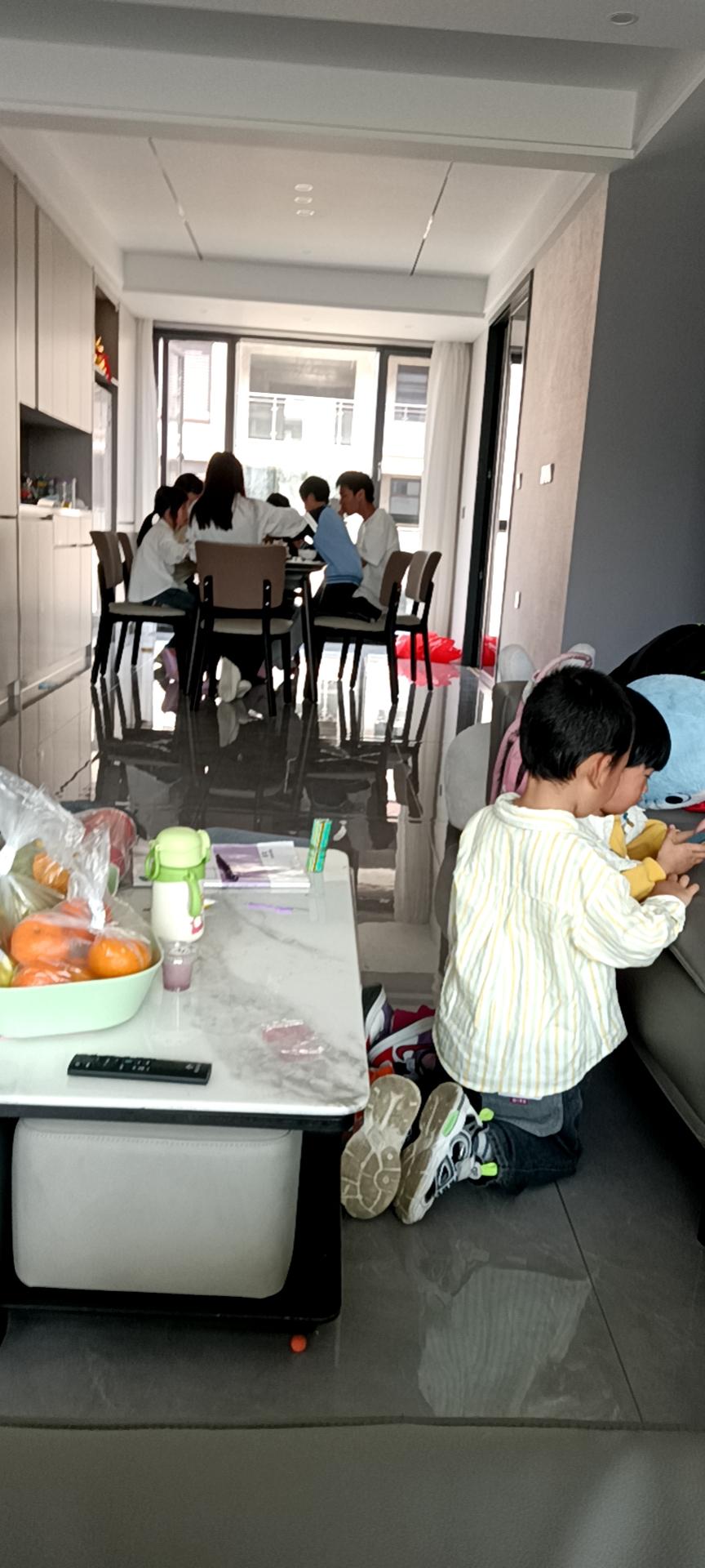 一屋的小孩，都是外甥。