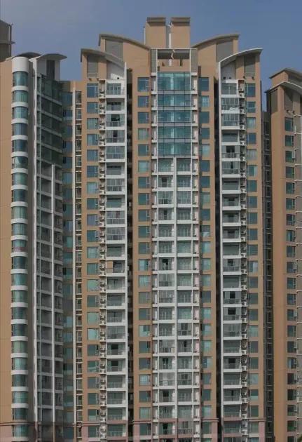 果然选择大于努力...恭喜过去几年没买房的年轻人，你们无意中躲过了房价膝盖斩！9