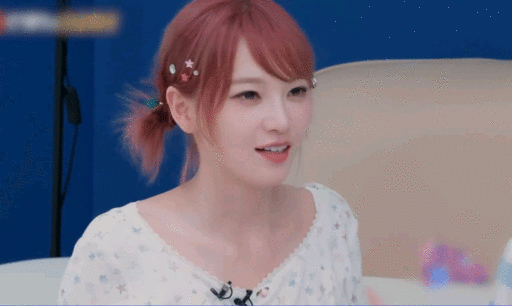 谢娜说第一次见黄灿灿感觉像疯子灿灿性格真的超直爽，大大咧咧自带豪迈气场，难怪娜姐