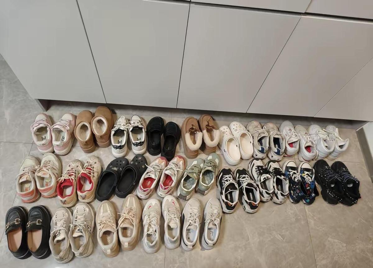 一双鞋走天下，两双换着穿。
你家鞋柜是不是也堆得像小山？
别急着买，先看看你真需