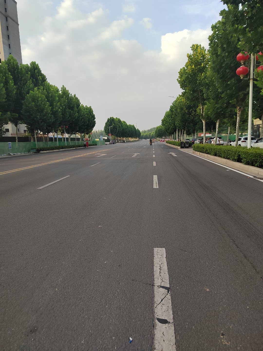 看天气预报今天多云，最高37℃现在的天空是这样的一会是出太阳还是会下雨每天摸鱼打