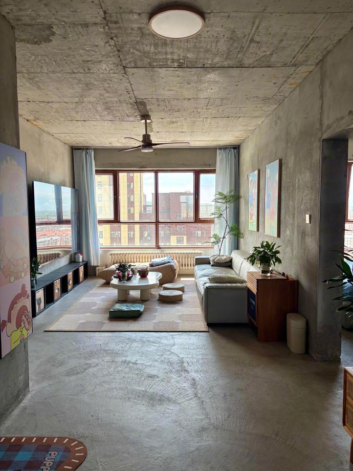 对，这是一个不敢发朋友圈的家🏠 