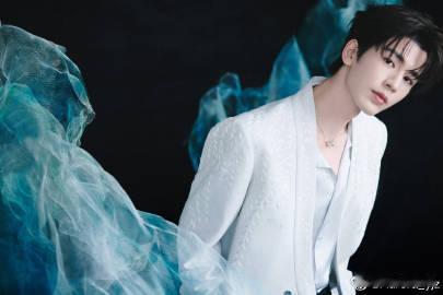 张凌赫谈演员的社会责任张凌赫说会听取帮助自己的声音 张凌赫提到，听从粉丝的声音是