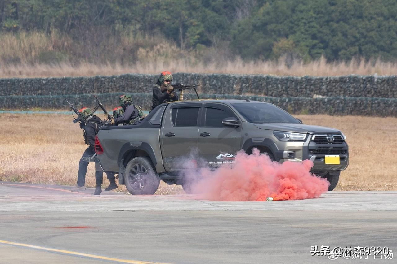 伪台陆军进行2026年春节战备演练，防解放军突袭，“海马斯”也放出来了。不过既然