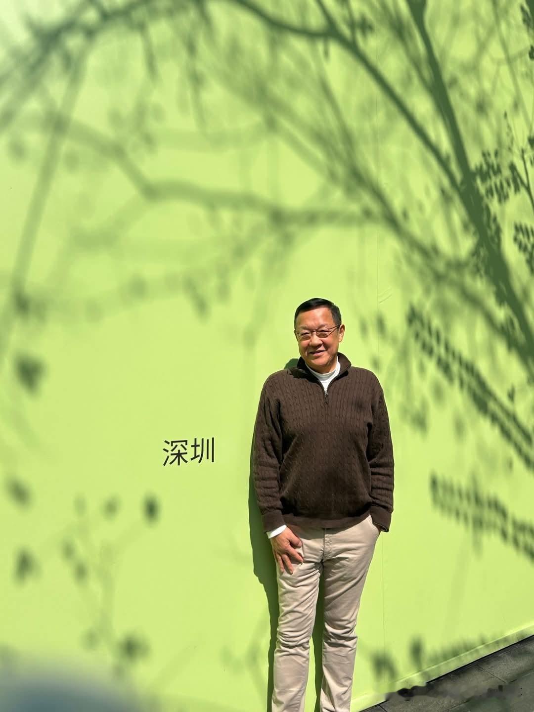 名嘴介文汲老师来深圳游玩了
深受广大网友喜爱的台湾名嘴介文汲老师这两天来大陆深圳