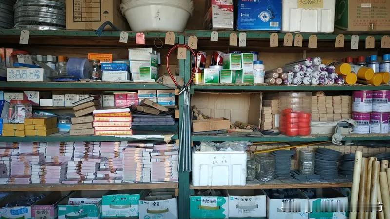 街边五金店看似冷清，实则年赚几十万的门道

平时路过街边的五金店，总觉得店里冷冷