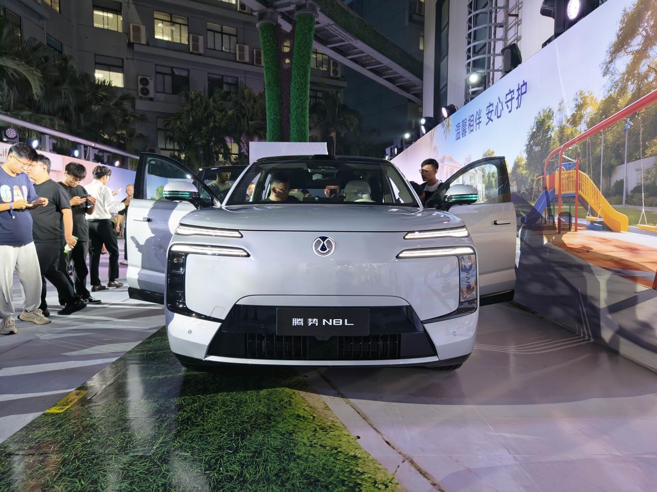 腾势家族再添一枚大将：
腾势的豪华从来不止一面[赞]
从商务豪华到时尚豪华再到科