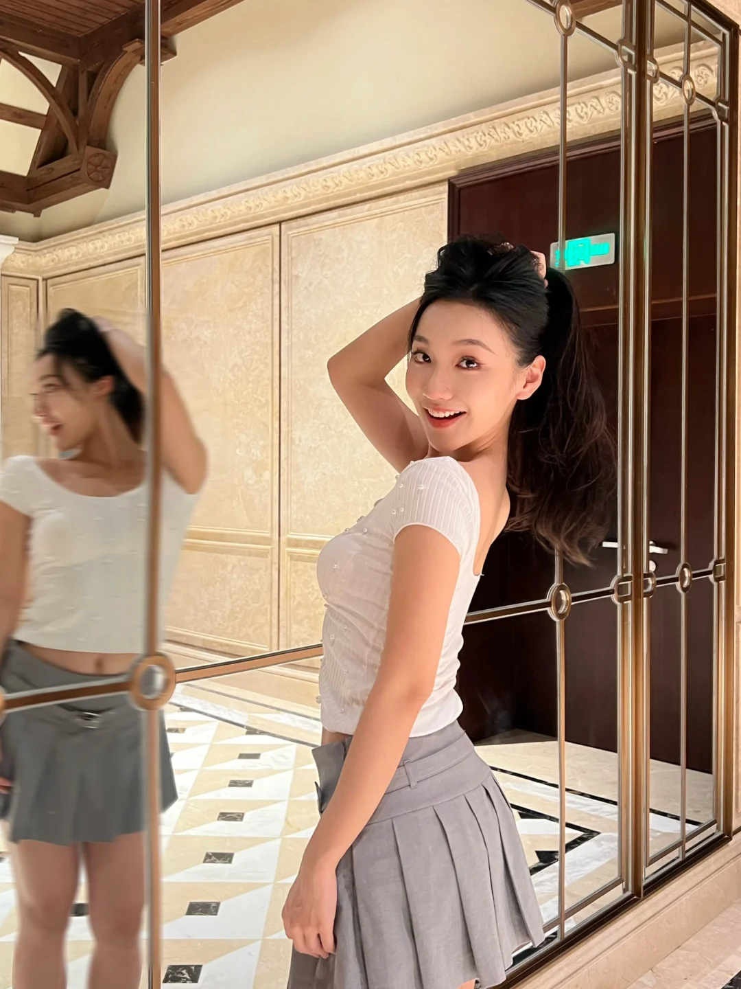 大方又自信的笑容是生动的秘诀之一