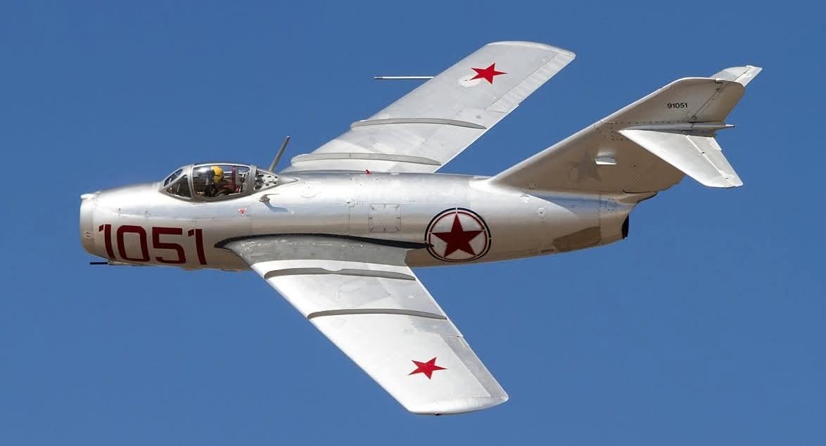 这大概是全世界服役时间跨度最久的战斗机，曾经参加过抗美援朝战争，朝鲜目前还有30