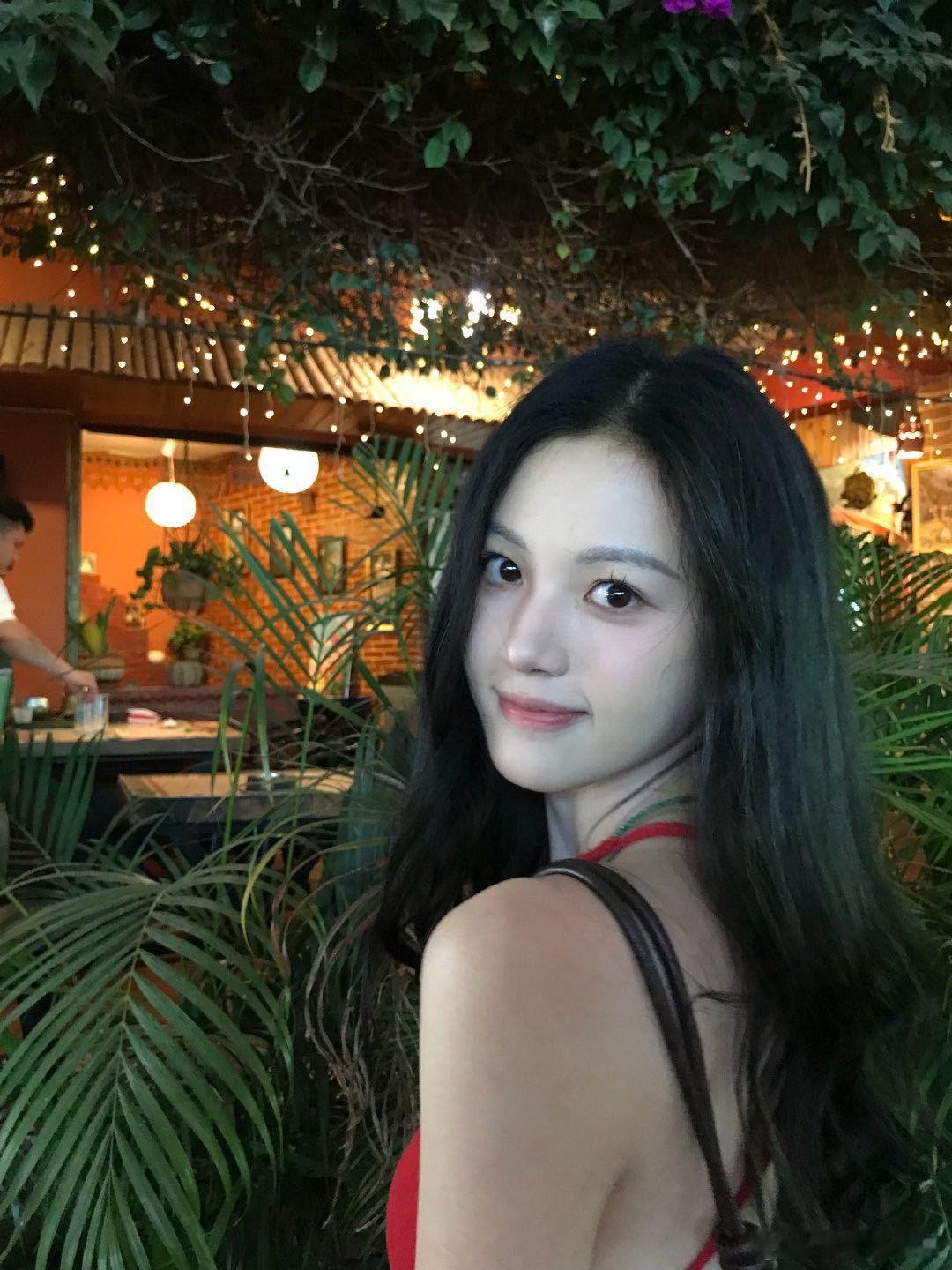 沈羽洁杀青vlog使不完的牛劲 每次看沈羽洁的vlog都治愈感拉满，这次焰火明城