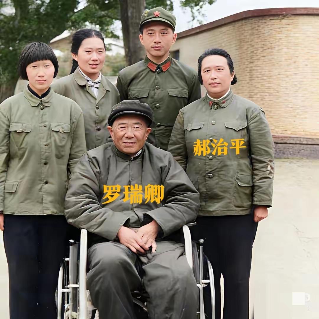 1978年罗瑞卿大将赴西德治腿前的留影，看完破防了
 
每次翻看这张1978年的