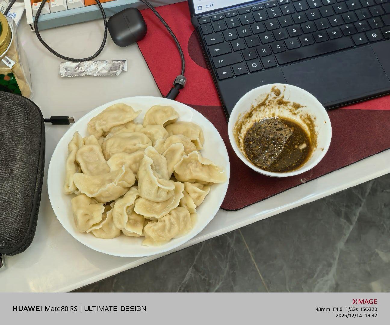 离兄弟近 最大的好处就是可以蹭吃蹭喝。